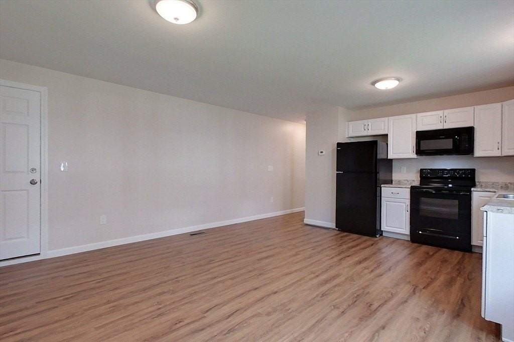 24 Pearl St #2 - Photo 6 of 17