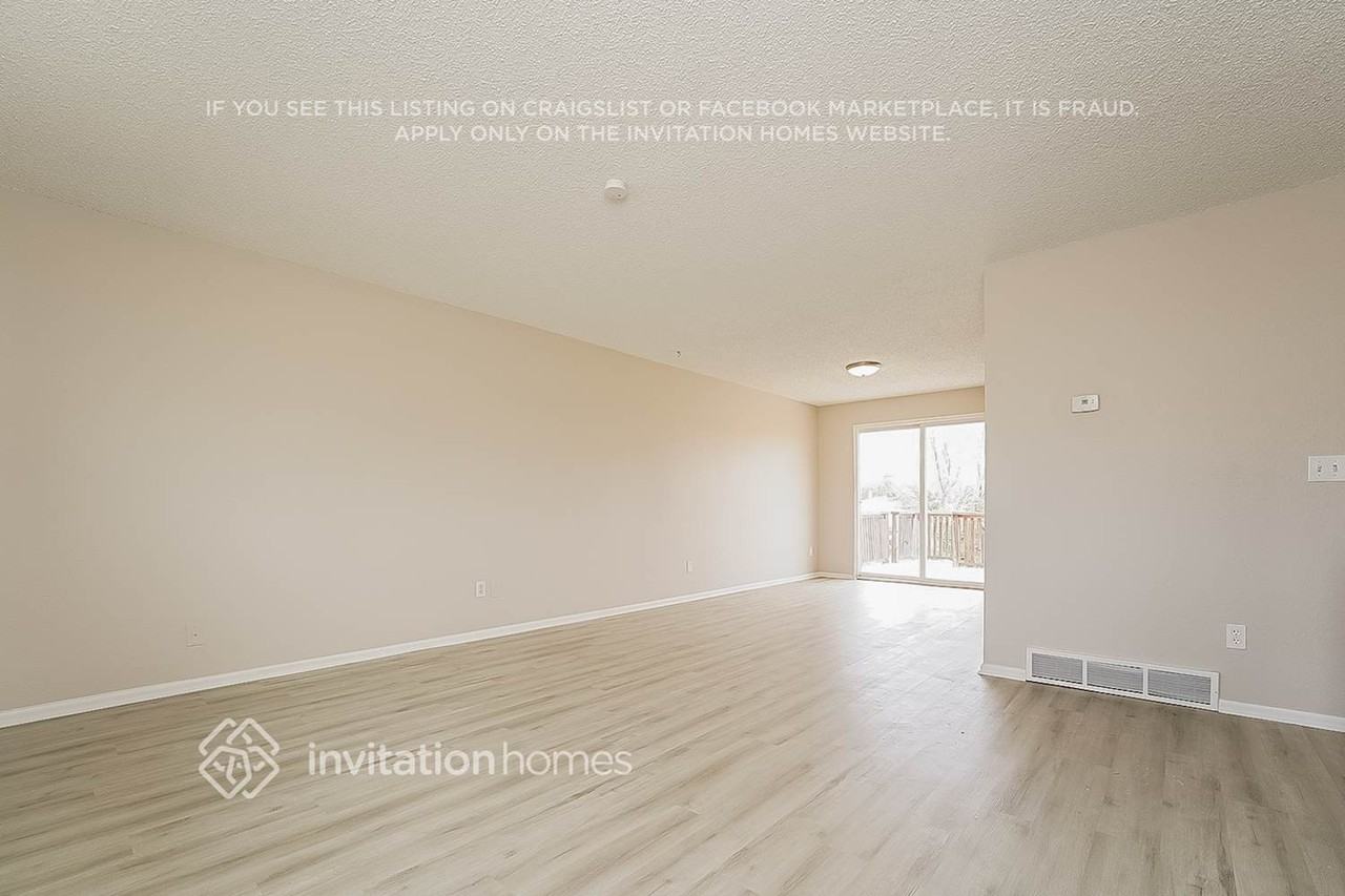 647 S 6th Ave - Photo 3 of 15