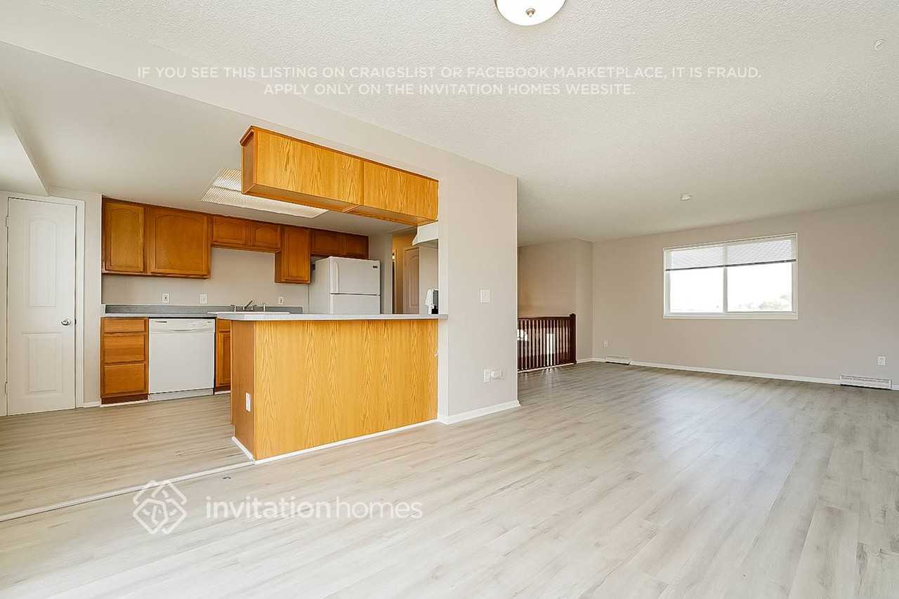 647 S 6th Ave - Photo 5 of 15