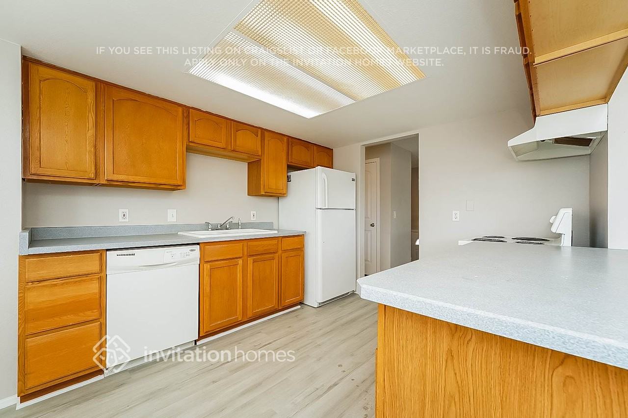 647 S 6th Ave - Photo 6 of 15