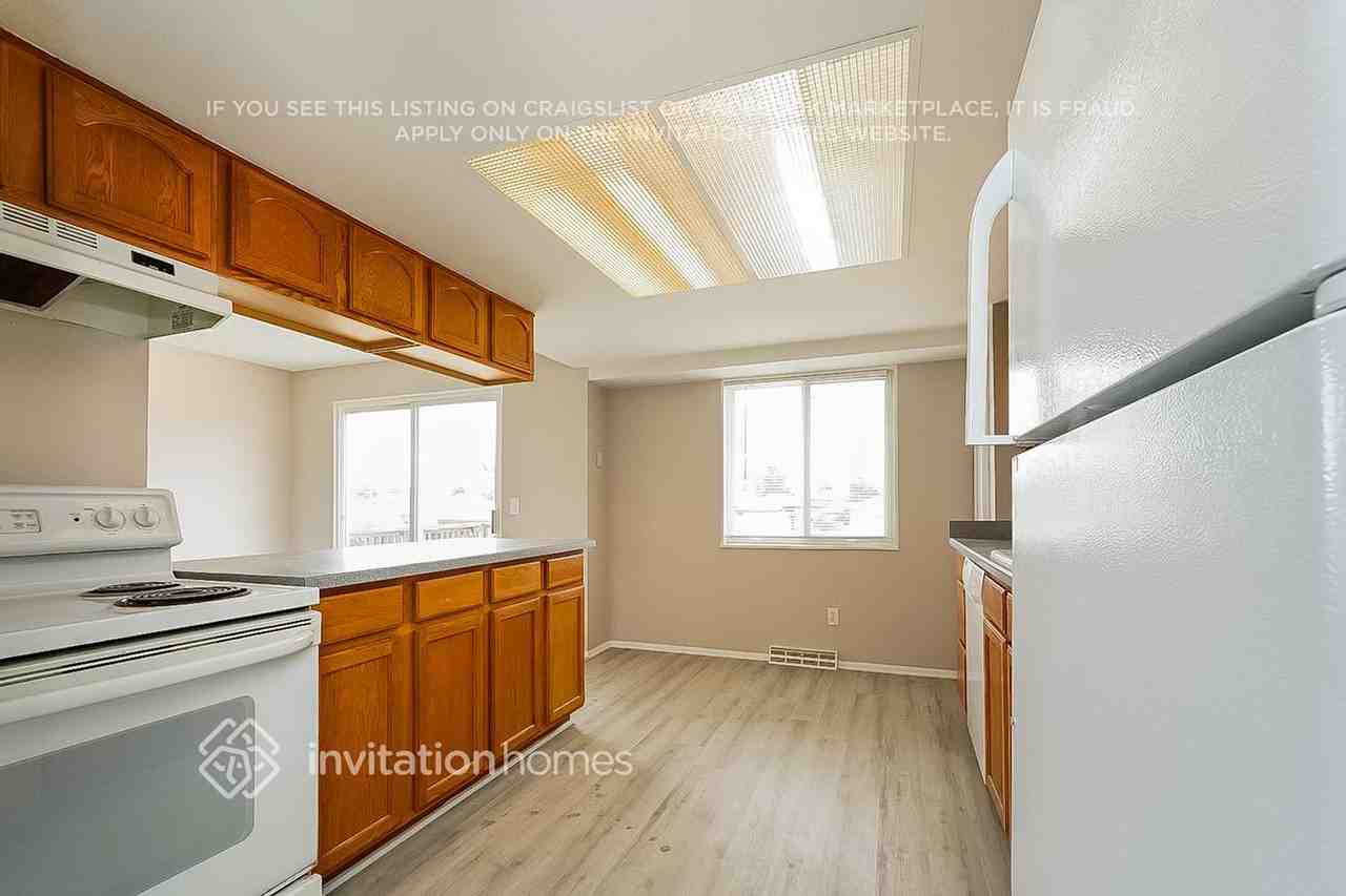 647 S 6th Ave - Photo 7 of 15
