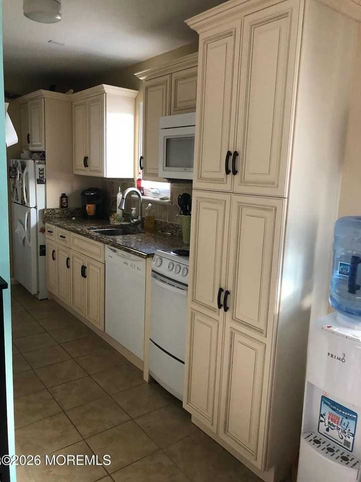 14 Bay Blvd #7 - Photo 6 of 7