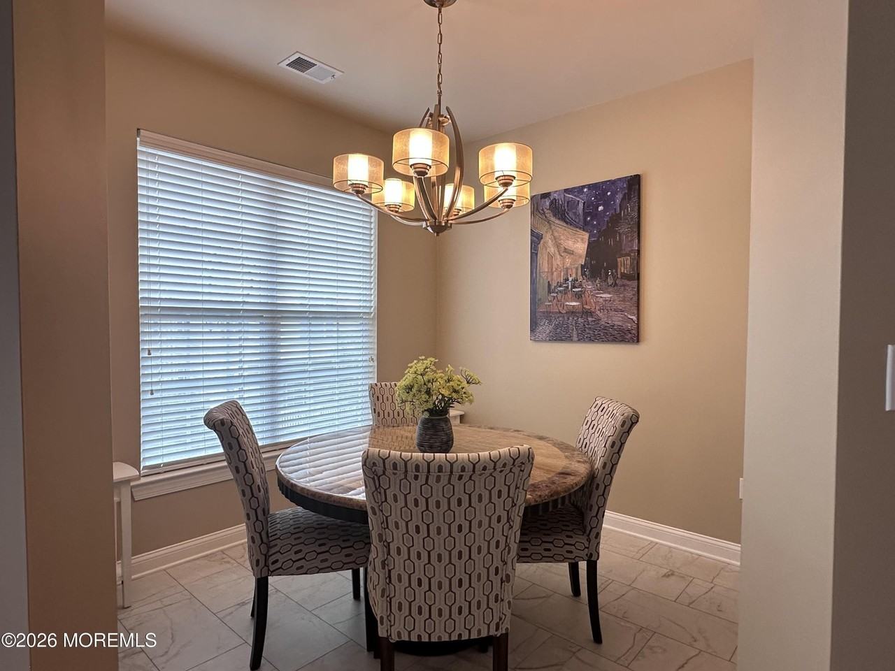 512 Abby Rd - Photo 4 of 16