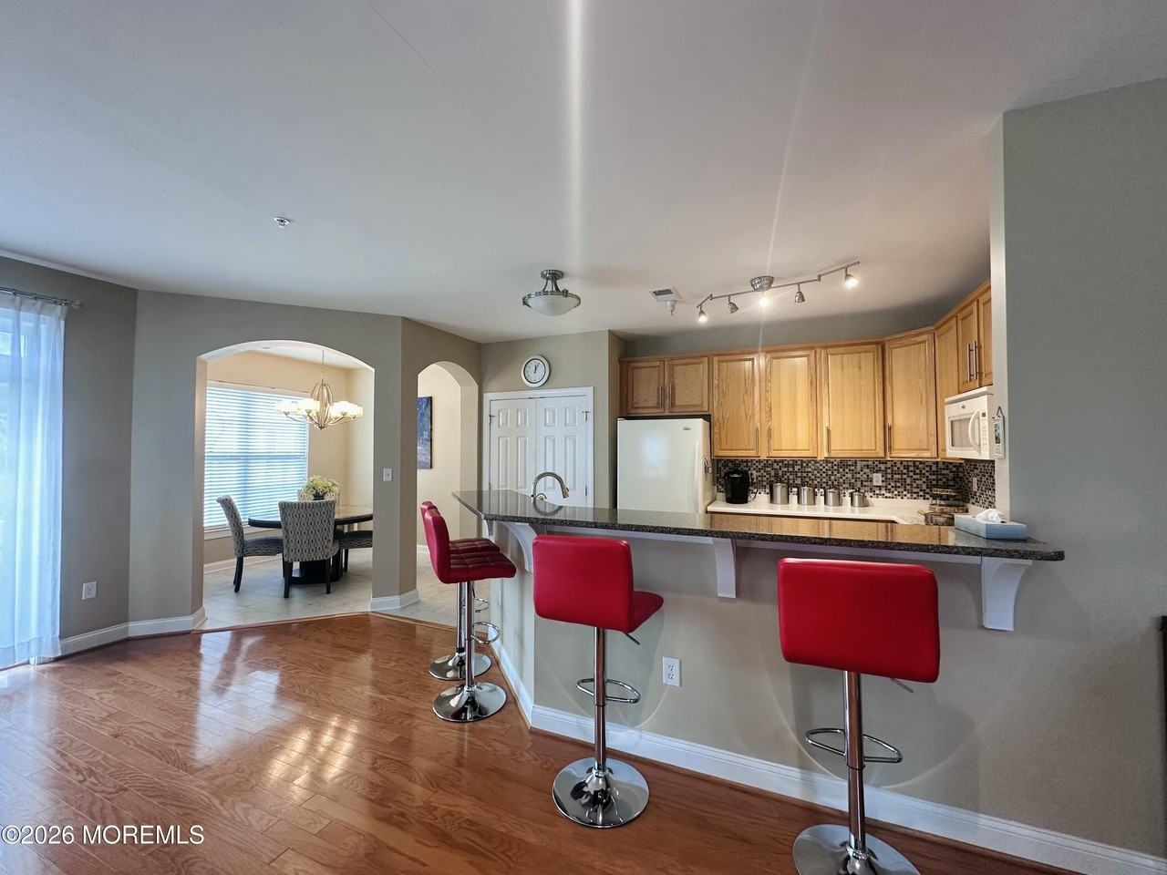 512 Abby Rd - Photo 5 of 16