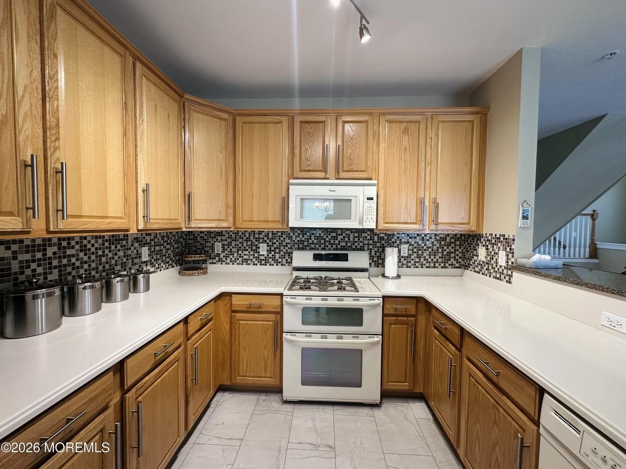 512 Abby Rd - Photo 6 of 16