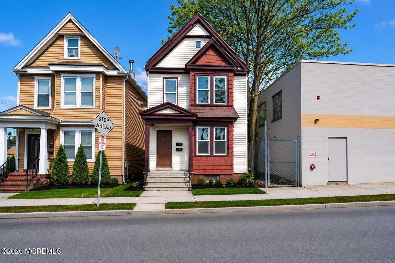 81 Holmes St - Photo 2 of 13
