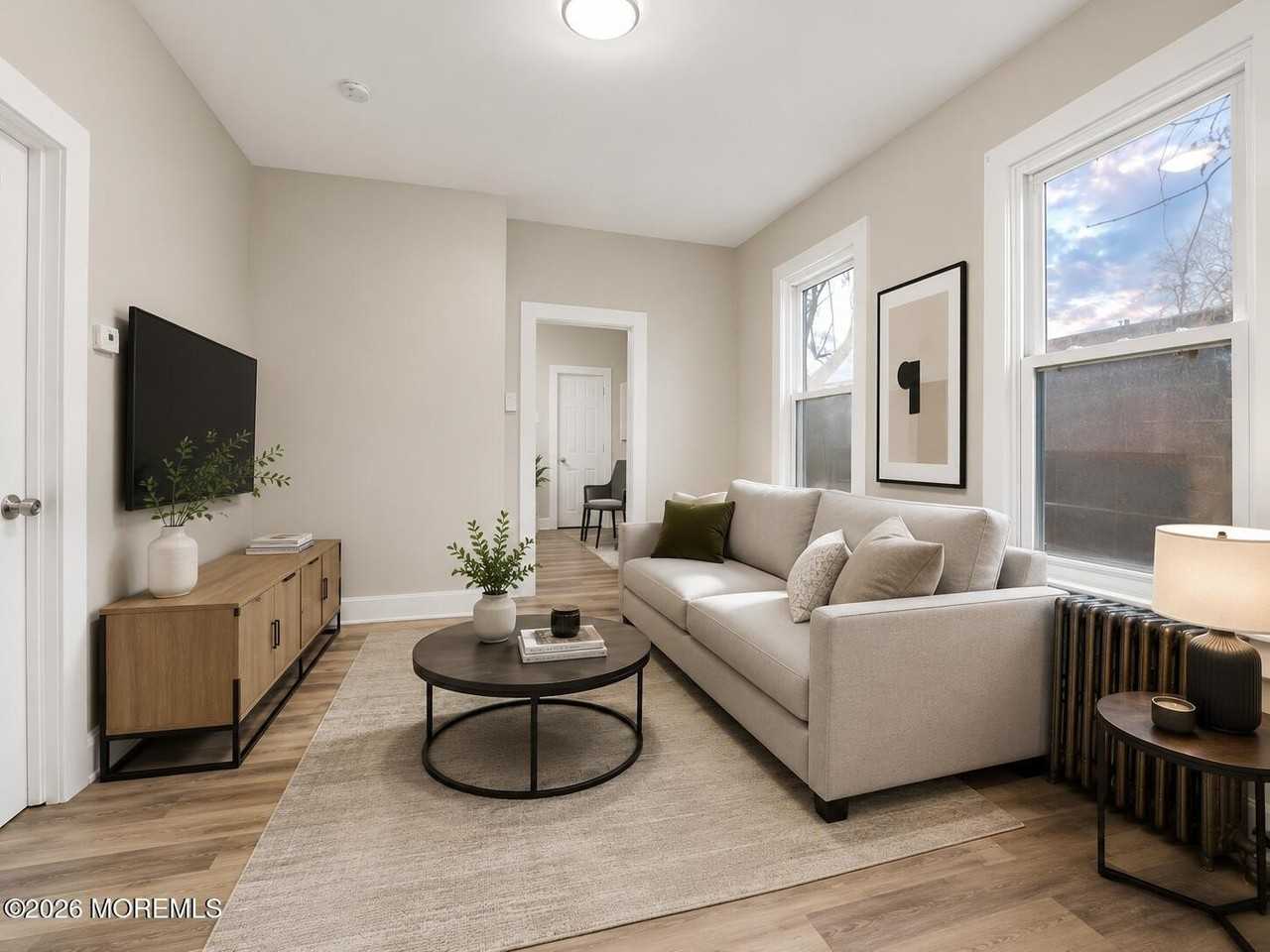 81 Holmes St - Photo 3 of 13