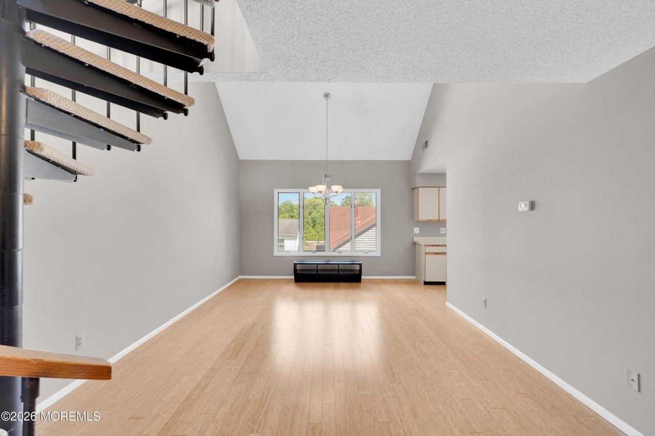 2230 Bridge Ave #4 - Photo 5 of 27