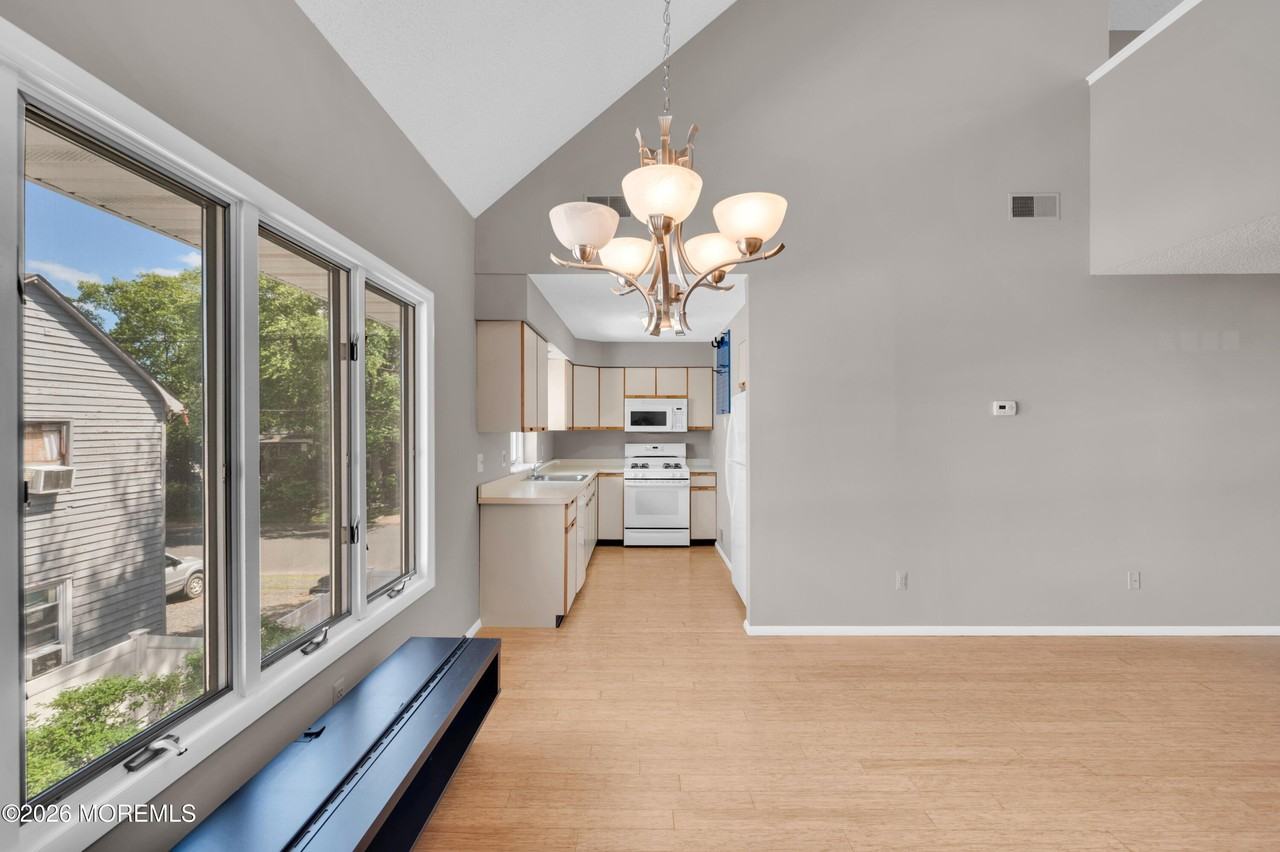 2230 Bridge Ave #4 - Photo 7 of 27