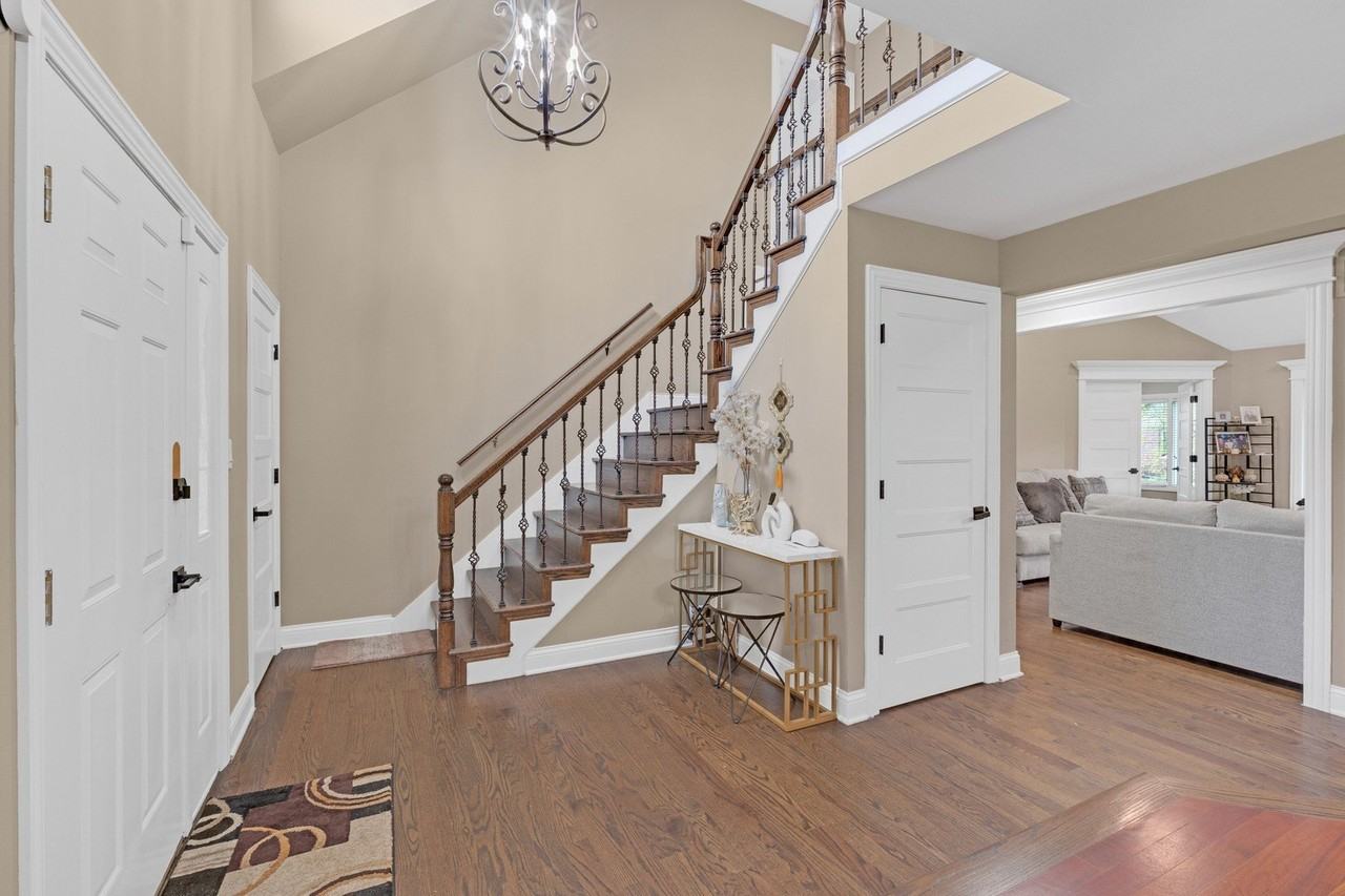 18044 Esther Dr - Photo 2 of 32