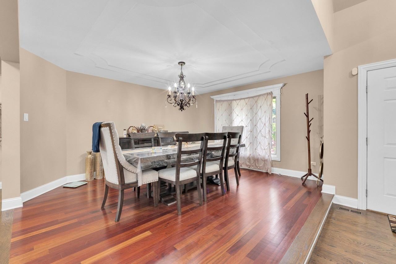 18044 Esther Dr - Photo 3 of 32