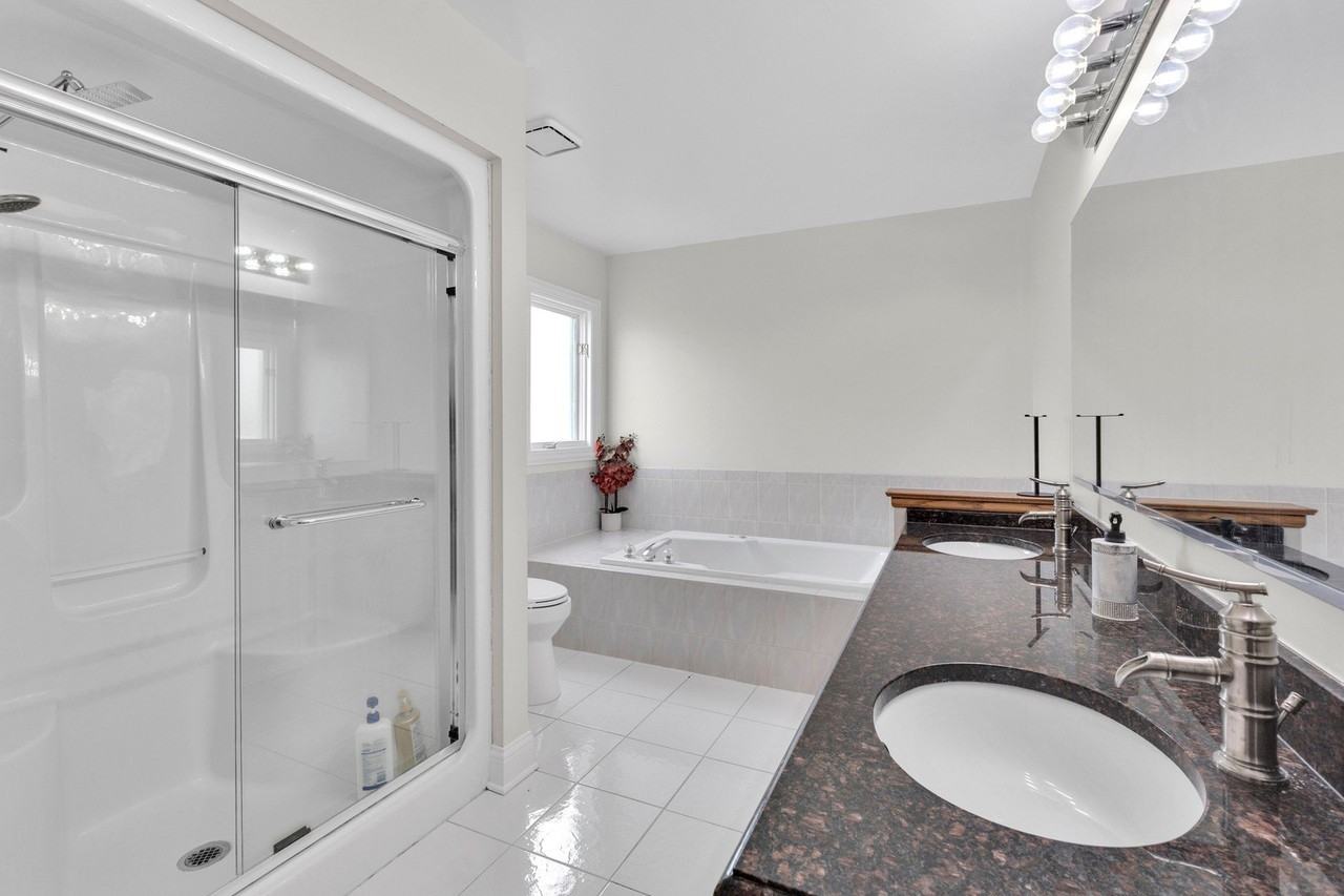 18044 Esther Dr - Photo 5 of 32