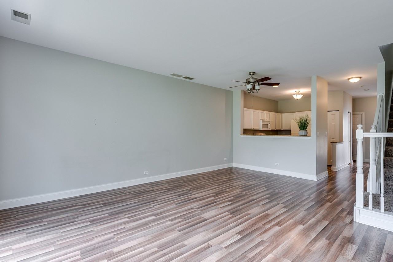 806 Woodewind Dr - Photo 3 of 23