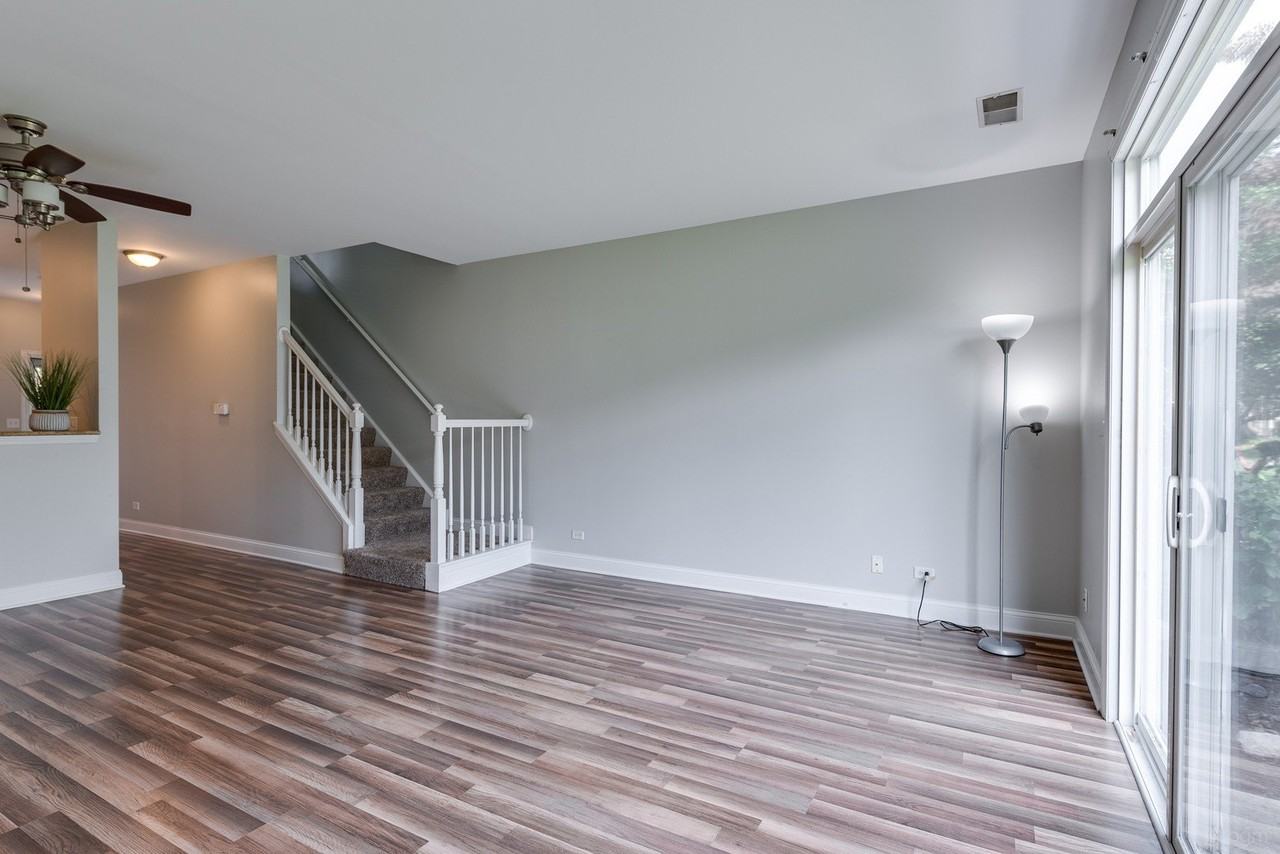 806 Woodewind Dr - Photo 4 of 23