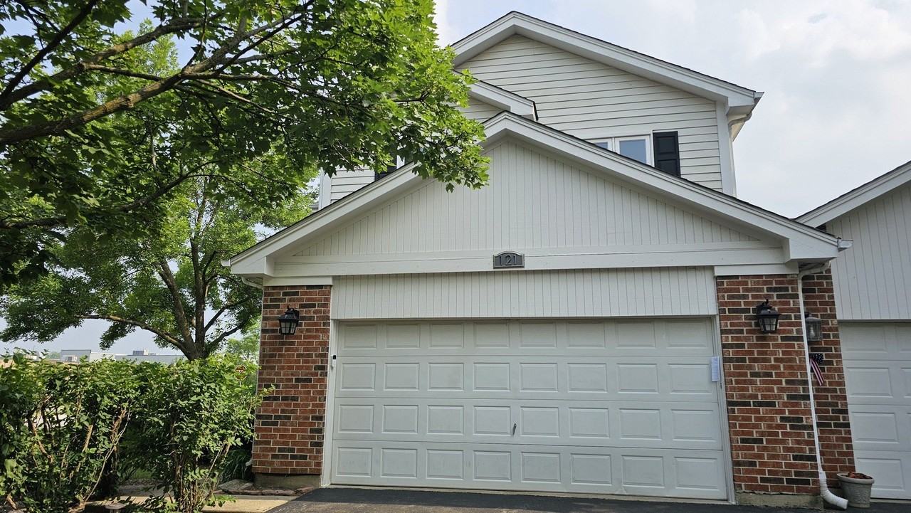121 Hampton Ave - Photo 2 of 31
