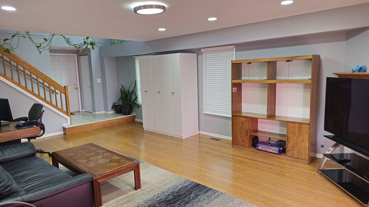 121 Hampton Ave - Photo 4 of 31