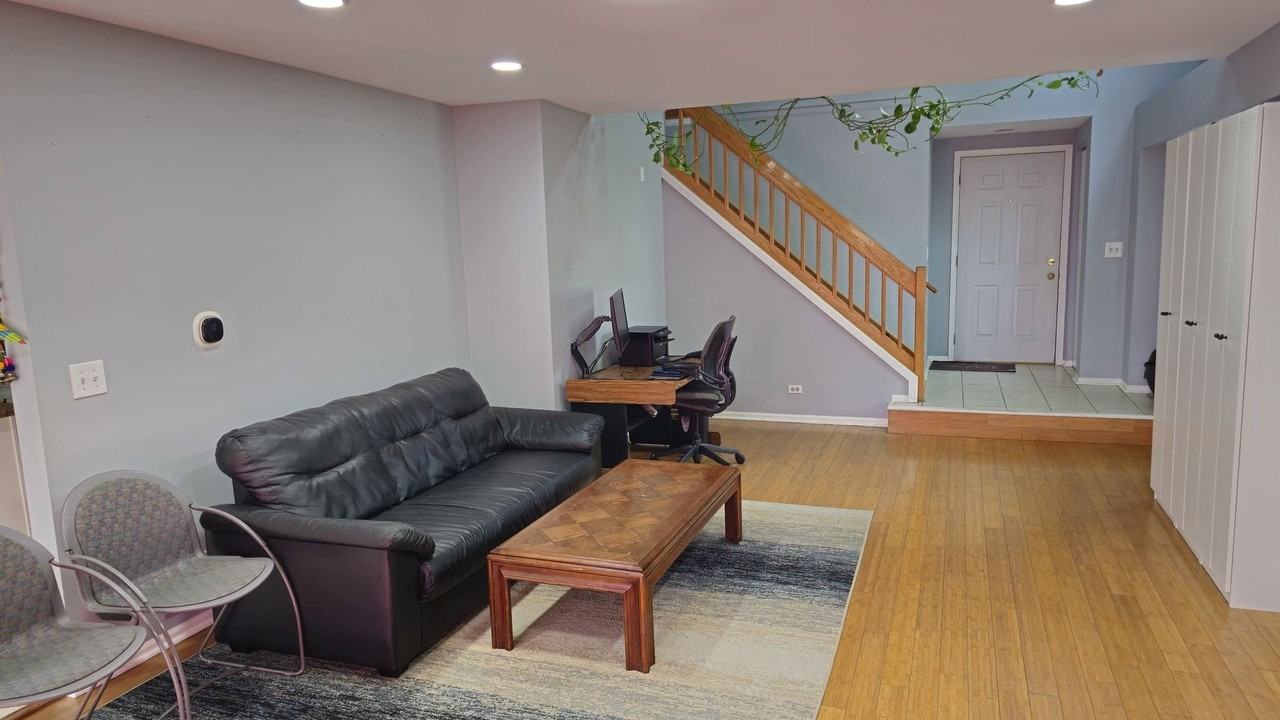 121 Hampton Ave - Photo 5 of 31