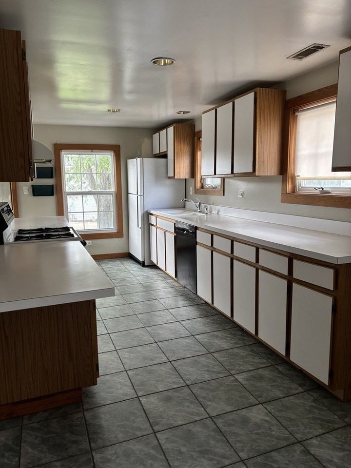 24136 W Lockport St #2 - Photo 4 of 10