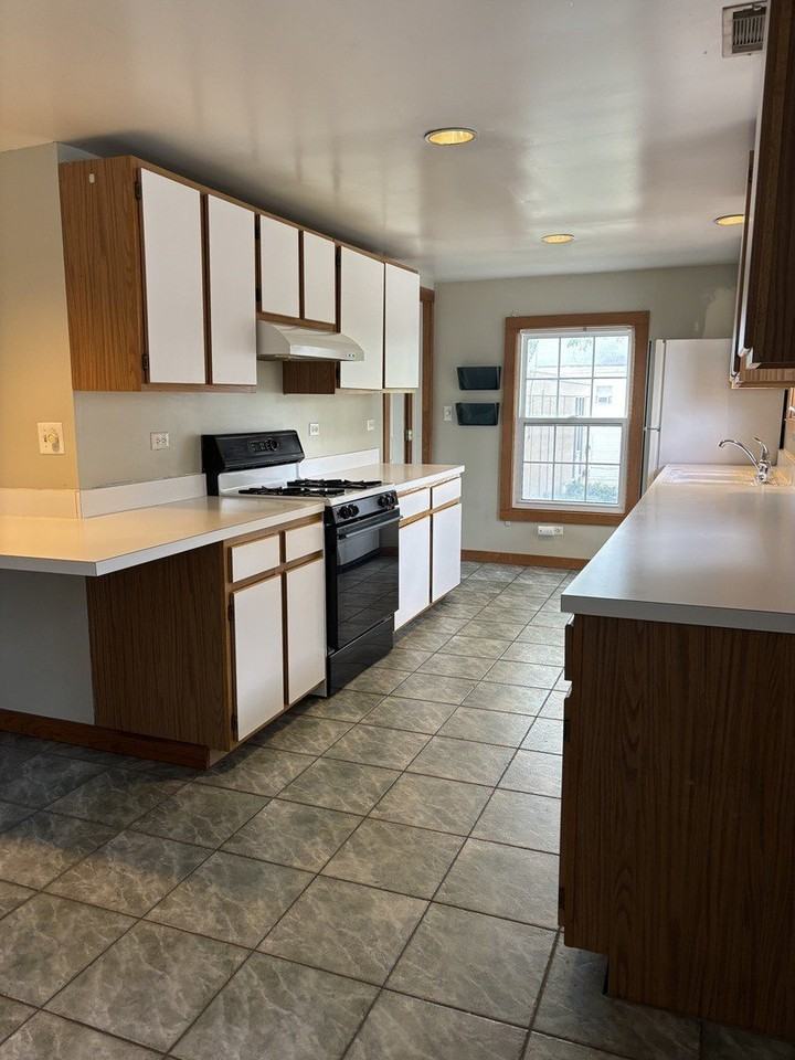 24136 W Lockport St #2 - Photo 5 of 10