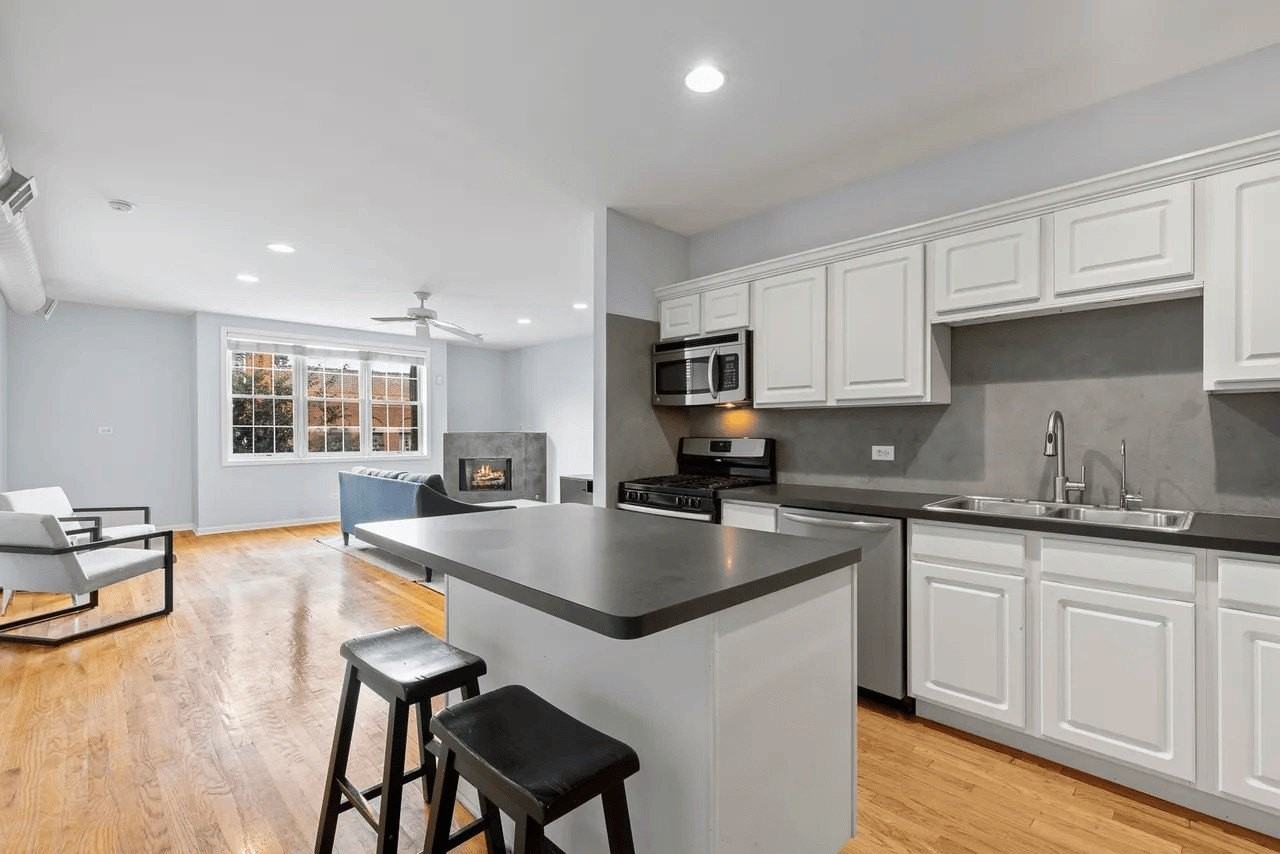 2315 W Harrison St #3 - Photo 5 of 10