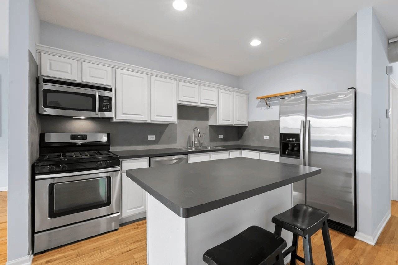 2315 W Harrison St #3 - Photo 6 of 10
