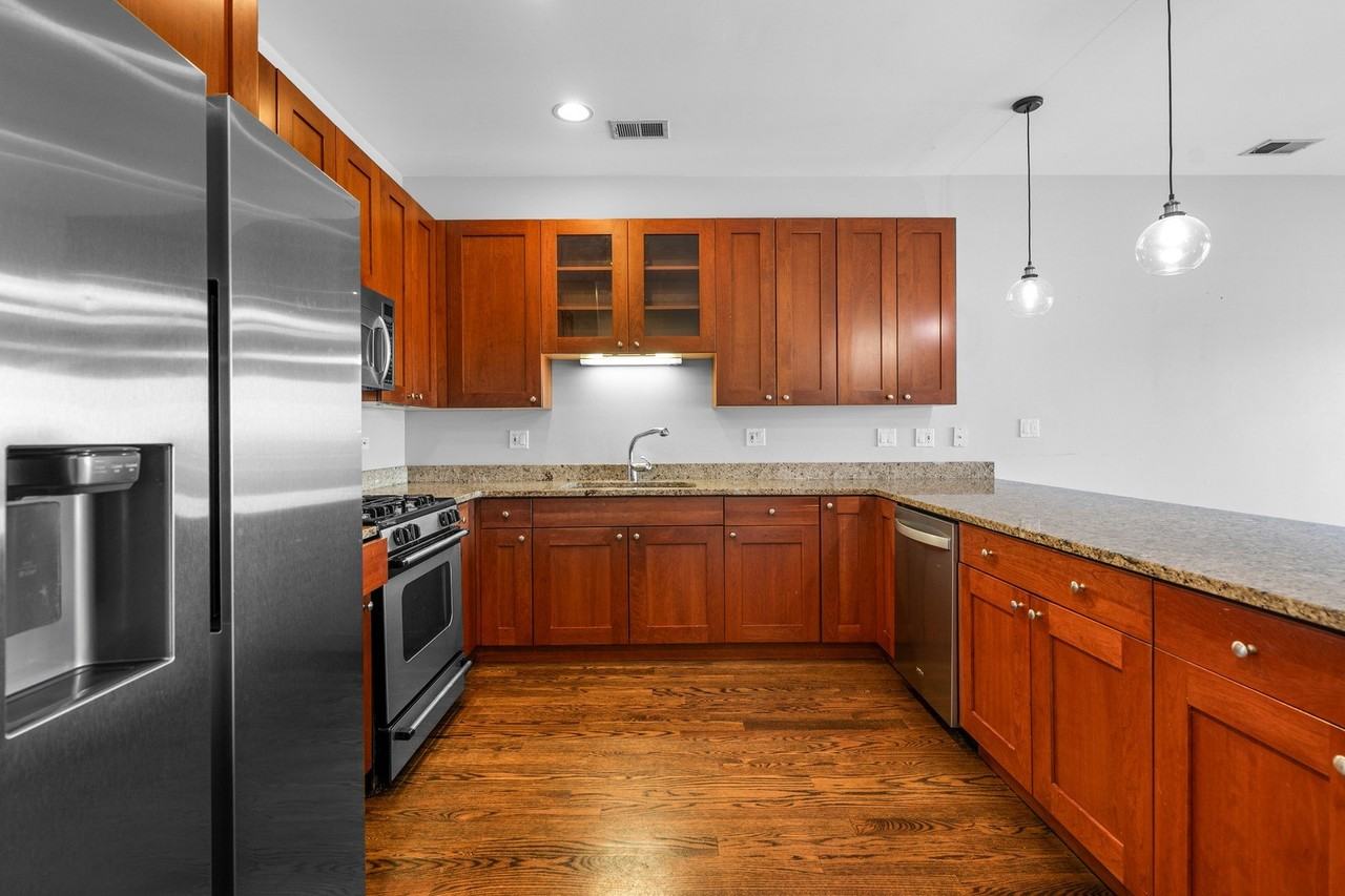 529 N Racine Ave #4 - Photo 4 of 22