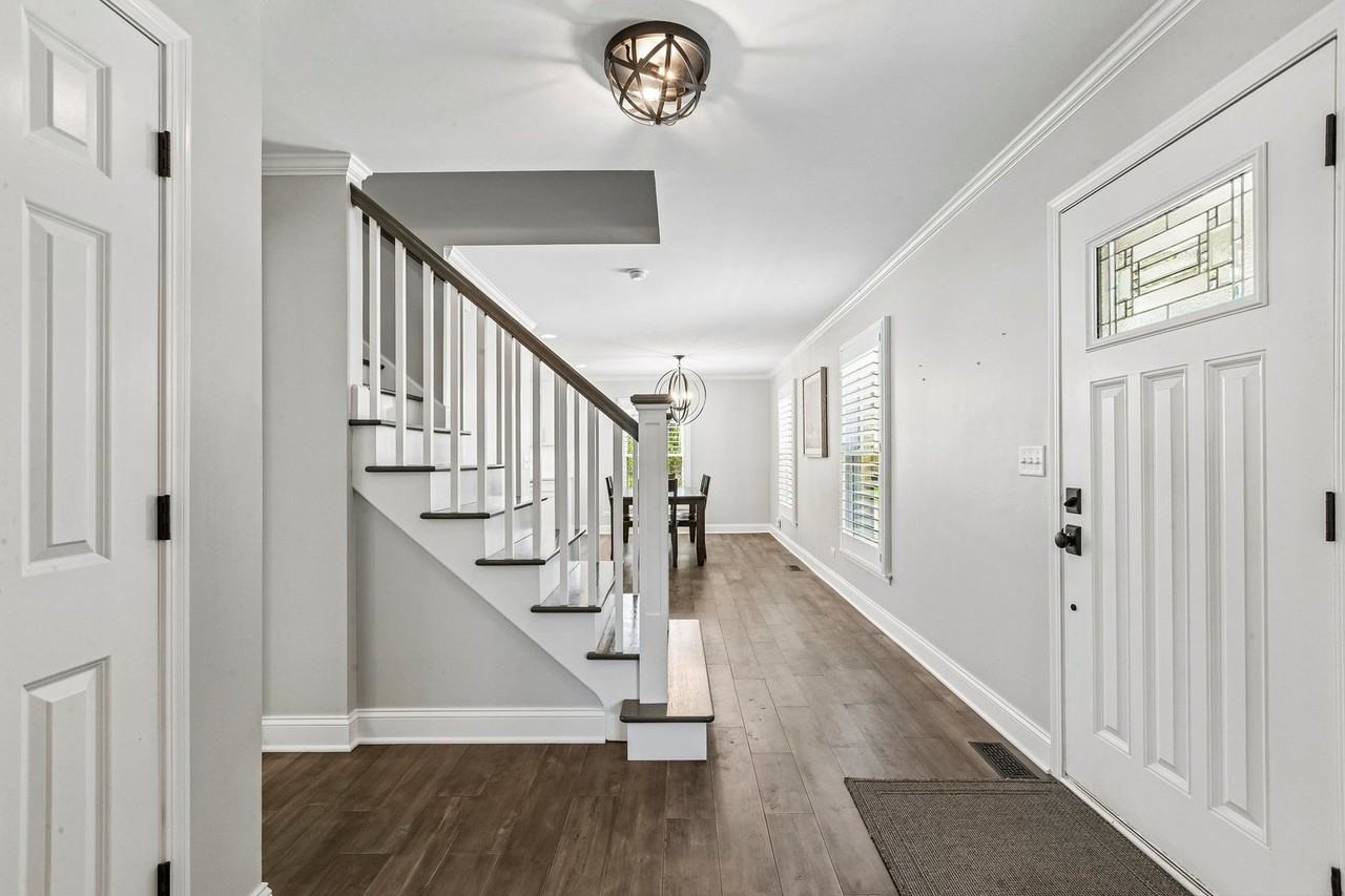 509 Ticonderoga Ln - Photo 3 of 44
