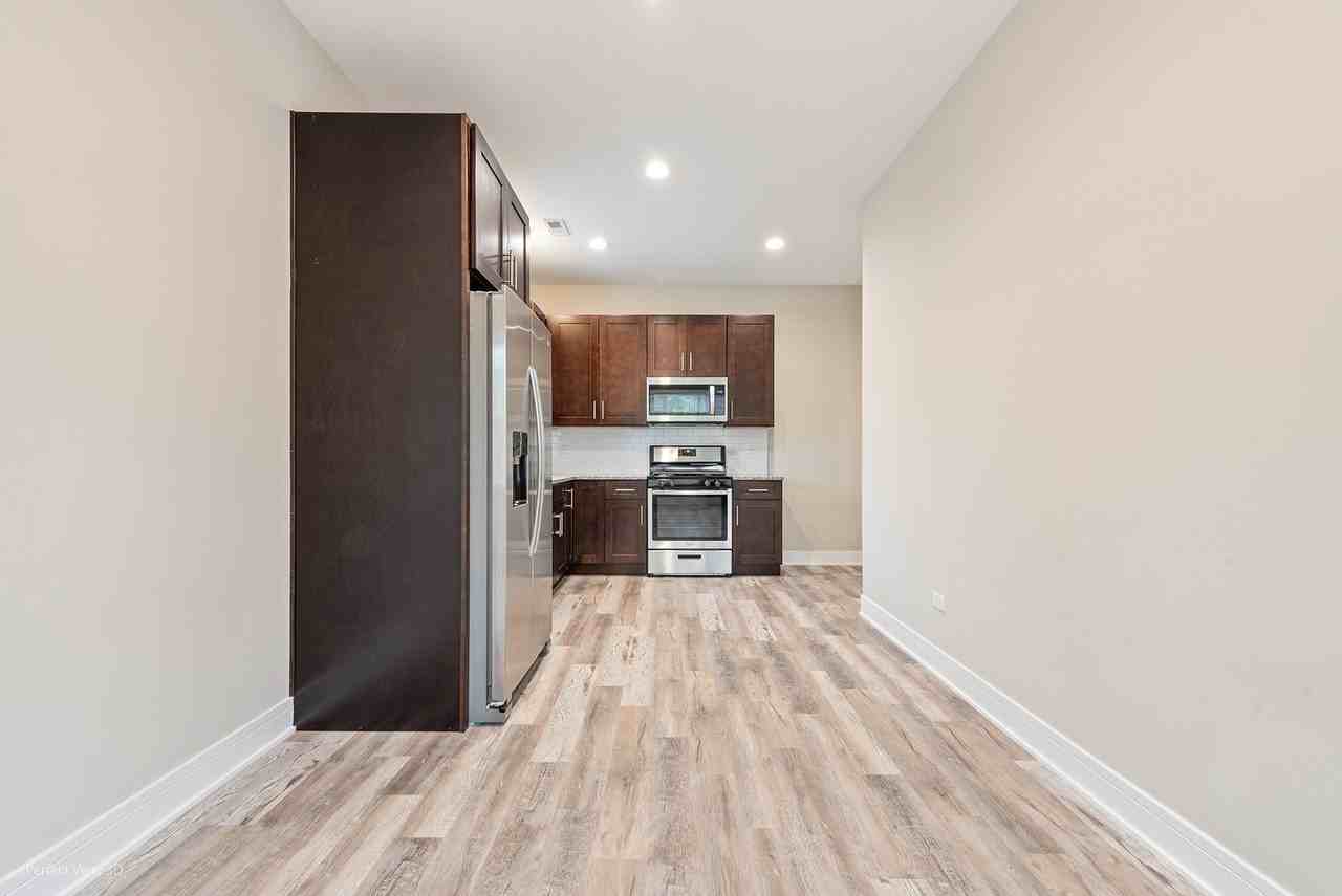 6534 S Maryland Ave #2 - Photo 3 of 12