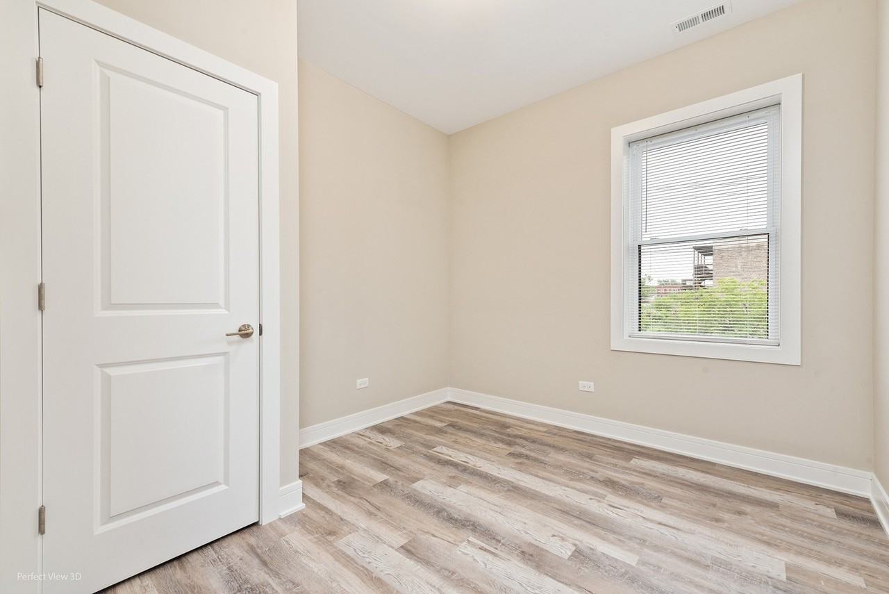 6534 S Maryland Ave #2 - Photo 5 of 12