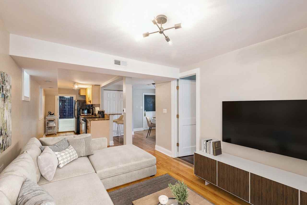 2042 N Winchester Ave #G - Photo 2 of 11