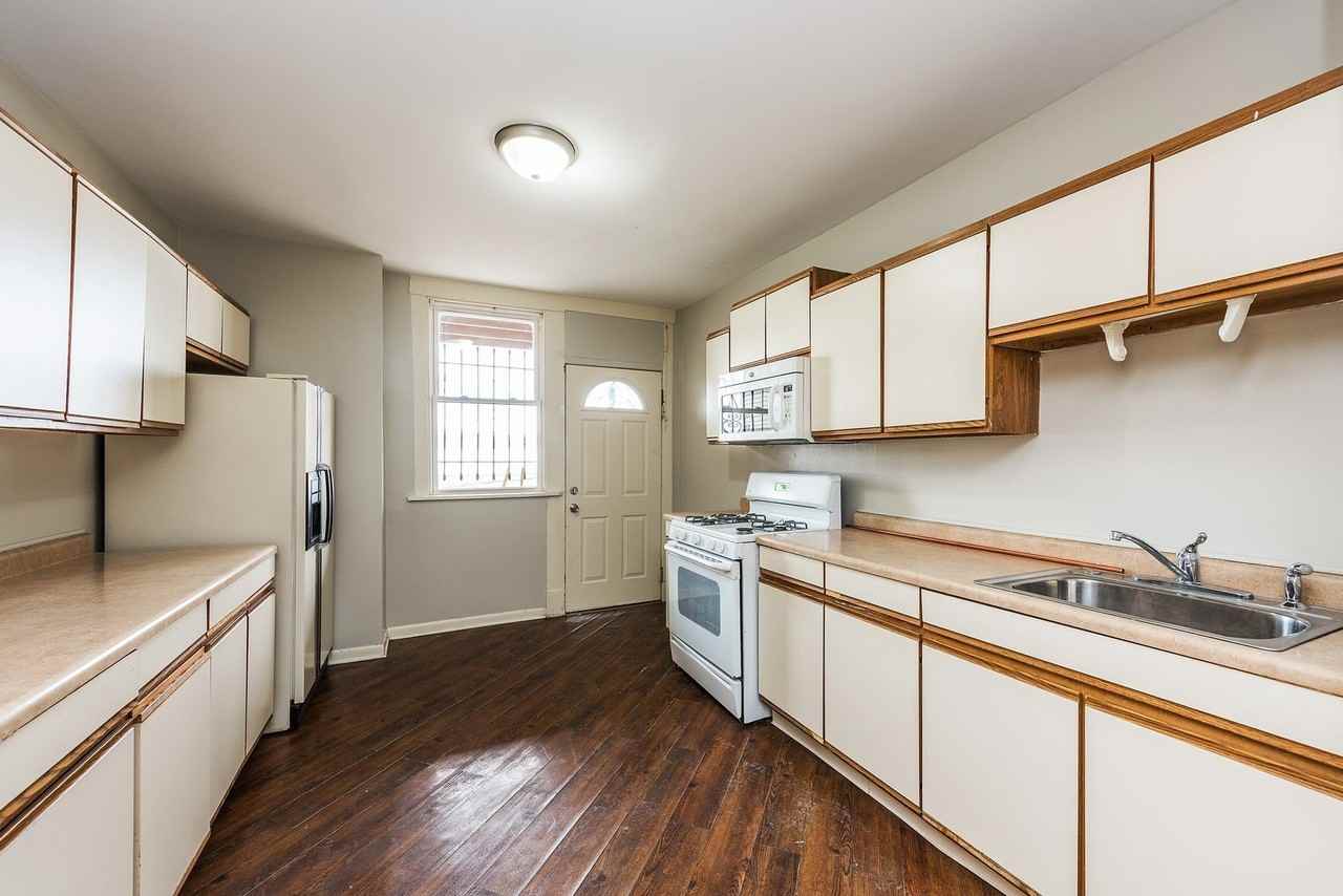 4244 W Wrightwood Ave #2W - Photo 3 of 8
