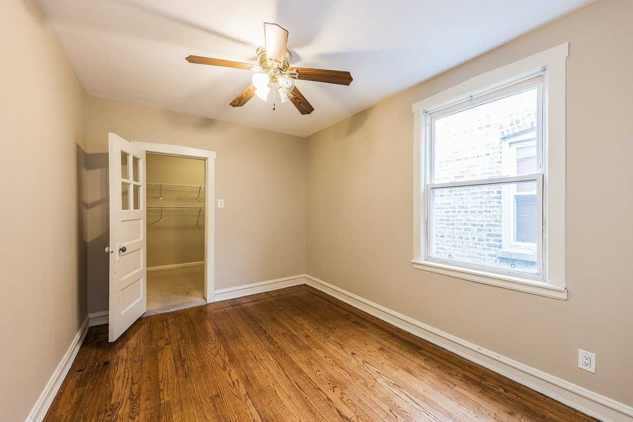 4244 W Wrightwood Ave #2W - Photo 4 of 8
