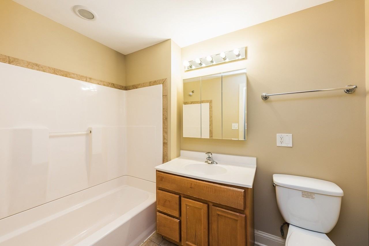 4244 W Wrightwood Ave #2W - Photo 6 of 8