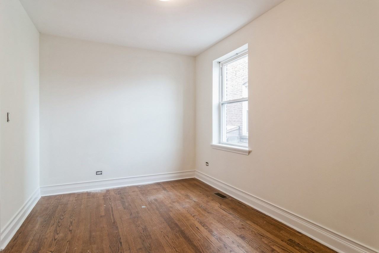 4244 W Wrightwood Ave #2W - Photo 7 of 8
