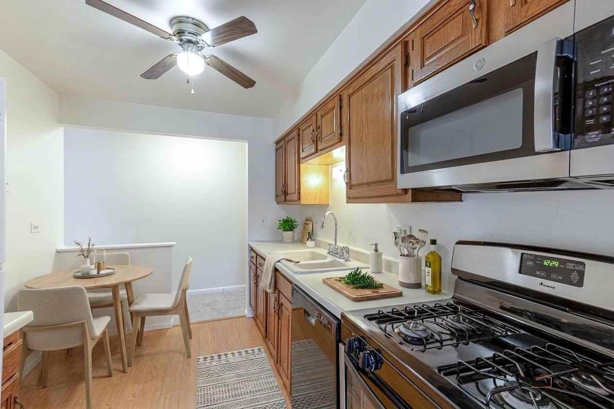 3004 Roberts Dr #8 - Photo 5 of 25