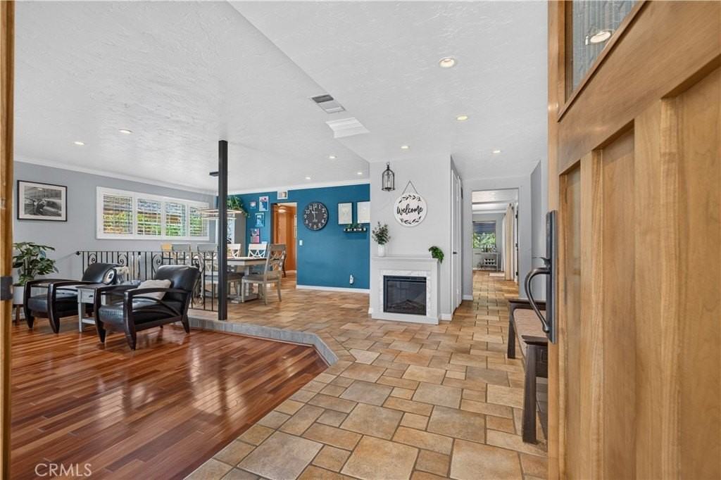 2711 Sweetbriar Dr - Photo 4 of 43