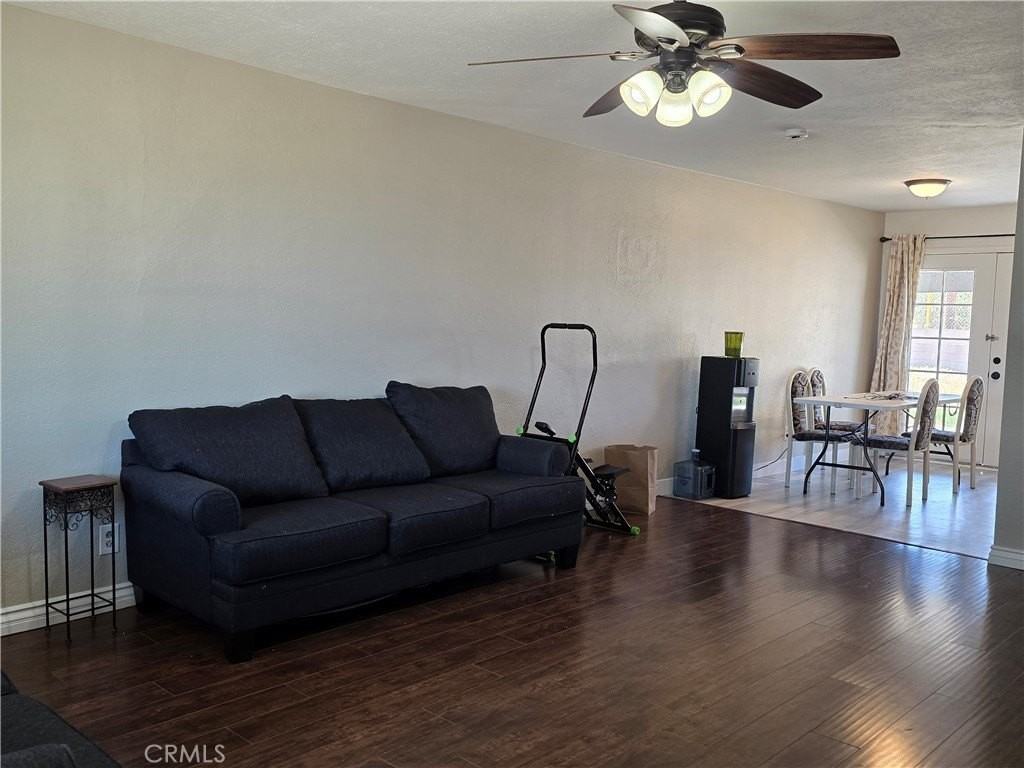 25595 Cheryle St - Photo 2 of 9