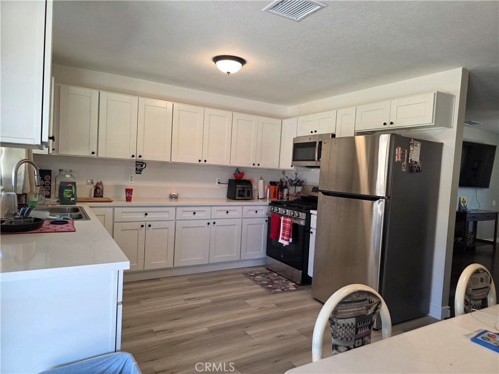 25595 Cheryle St - Photo 4 of 9
