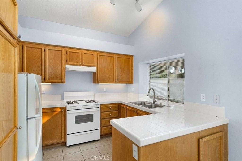 28243 Valombrosa Dr - Photo 7 of 19