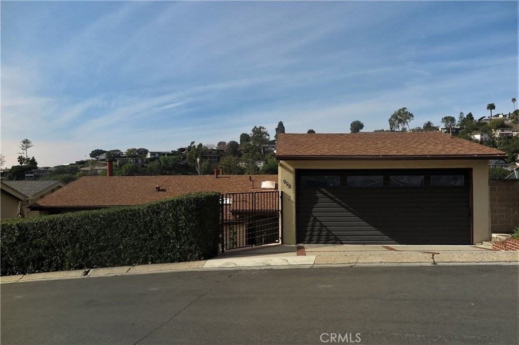 998 Oriole Dr