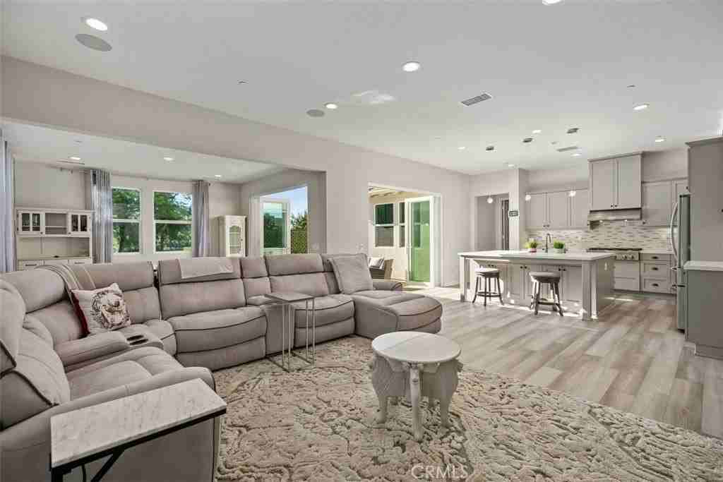 81 Alienta Ln - Photo 3 of 22