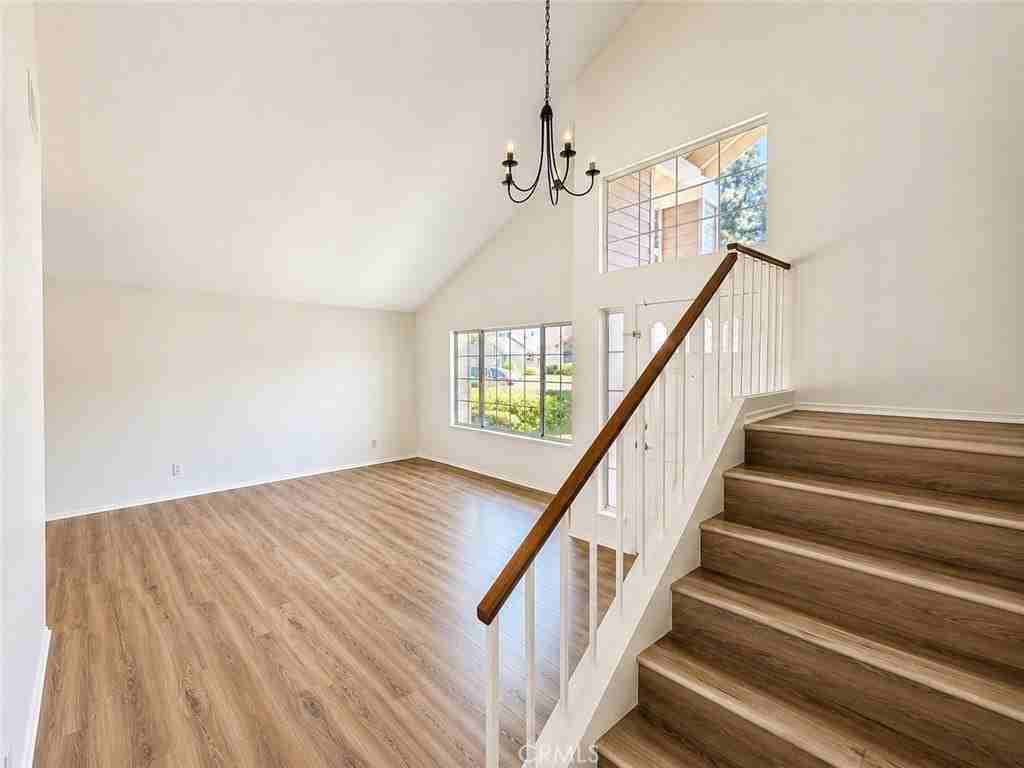 33 Wakefield - Photo 2 of 8