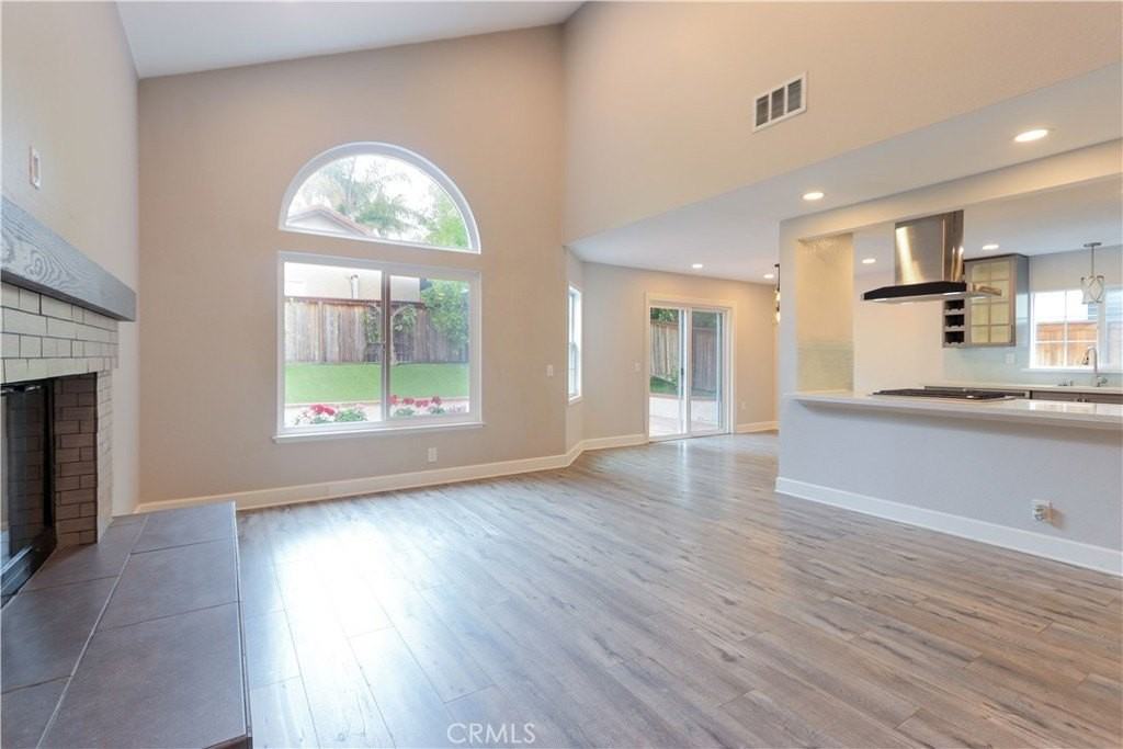 25075 Sanoria St - Photo 5 of 23