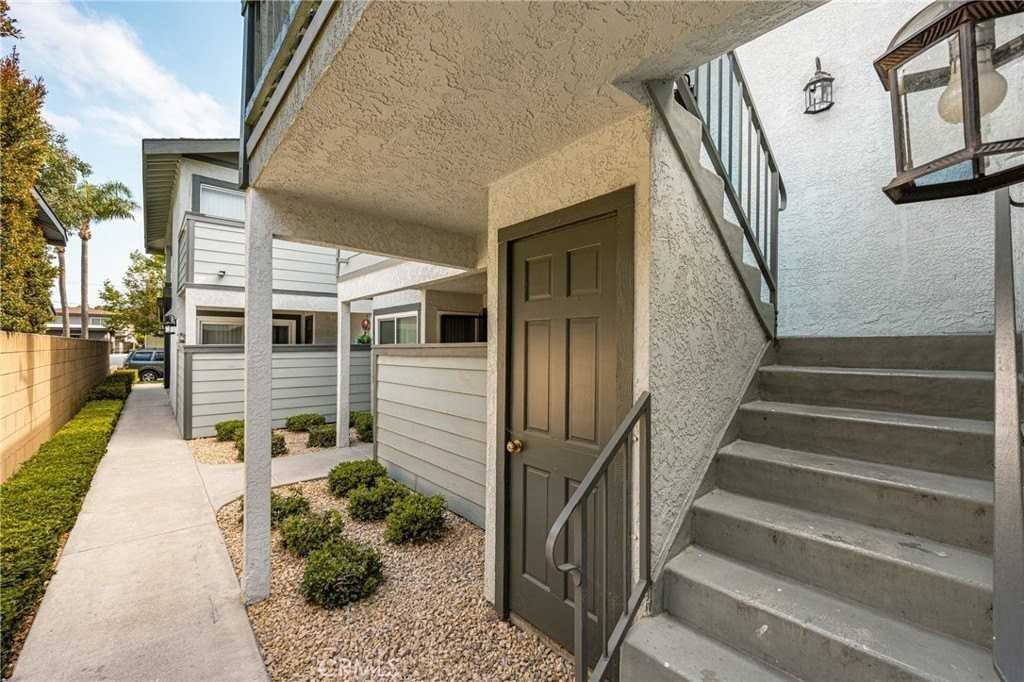 4032 Howard Ave - Photo 3 of 26