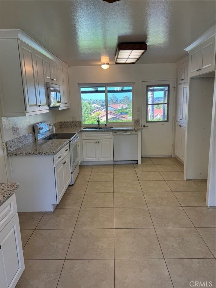 27832 Calle Marin - Photo 2 of 15