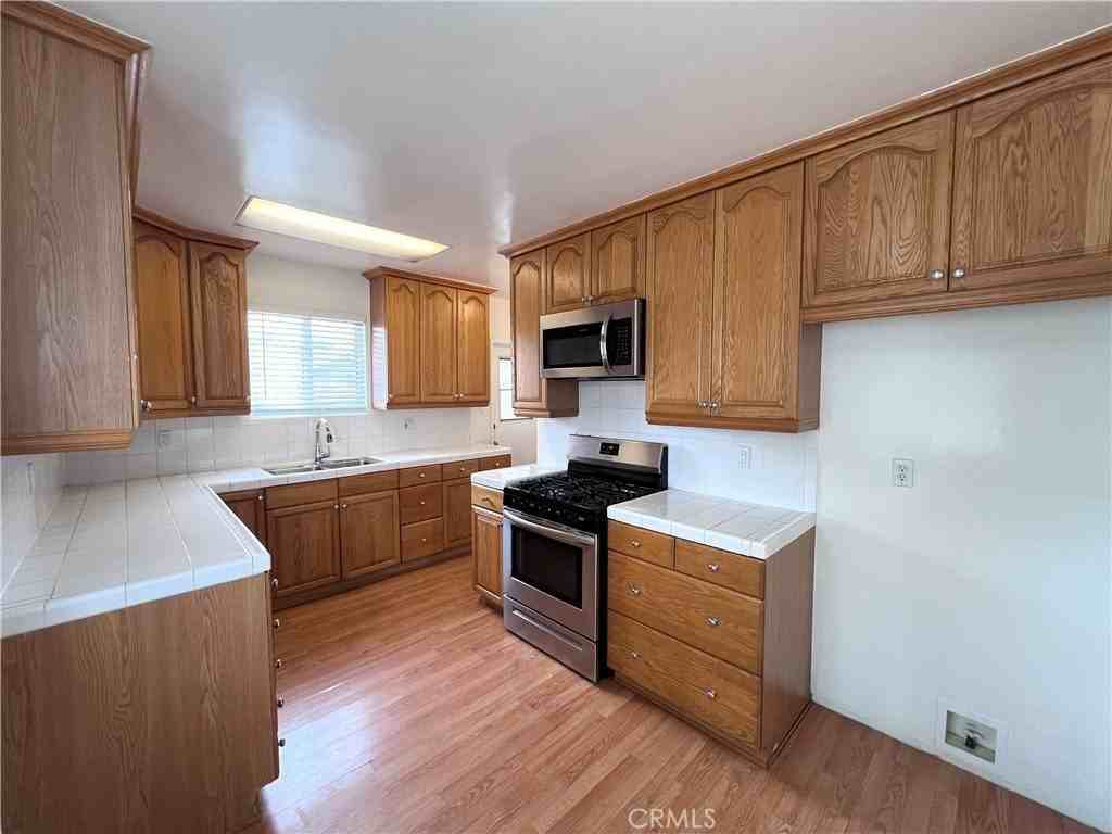 701 Center St - Photo 4 of 17