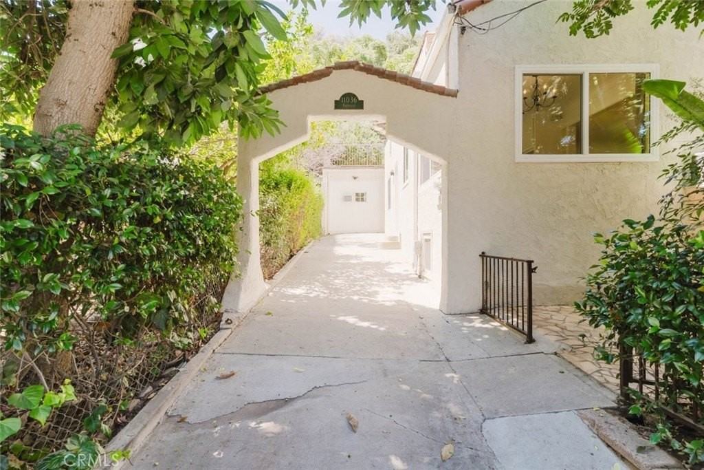 11036 Fruitland Dr - Photo 2 of 35