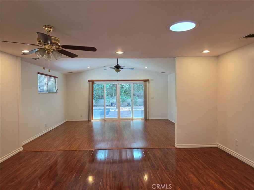 5446 Irondale Ave - Photo 3 of 31