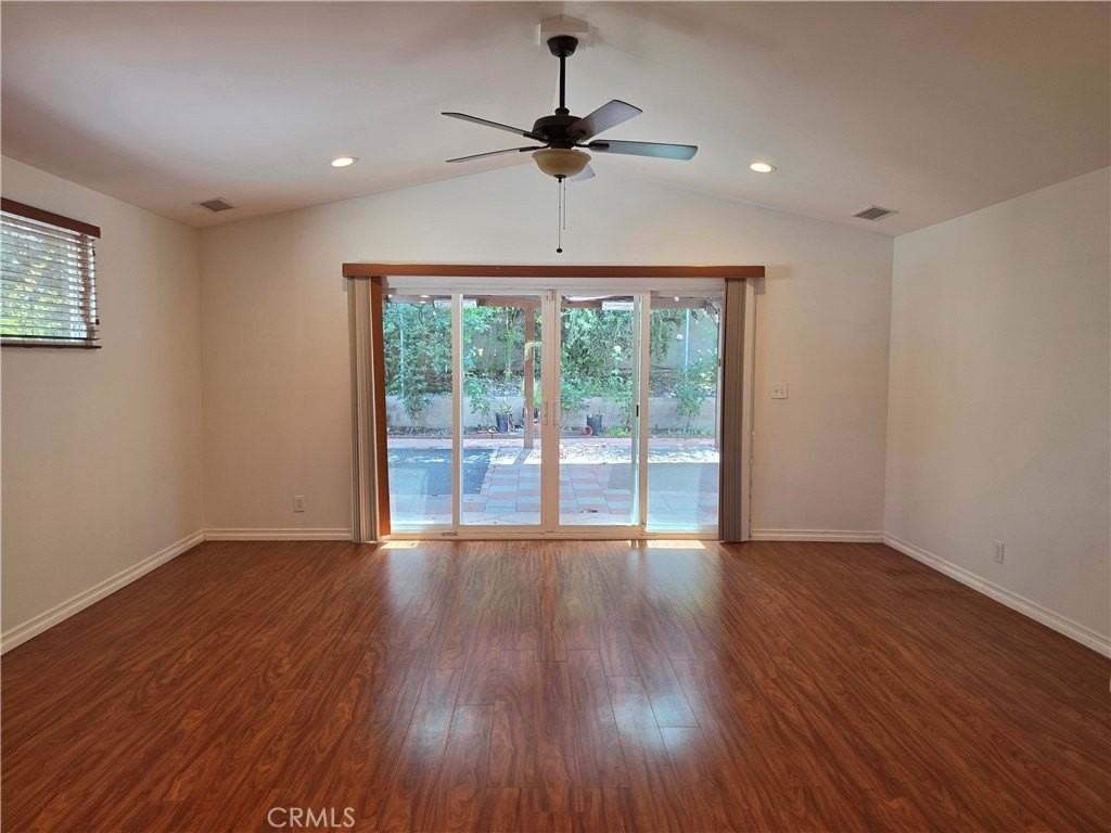 5446 Irondale Ave - Photo 4 of 31