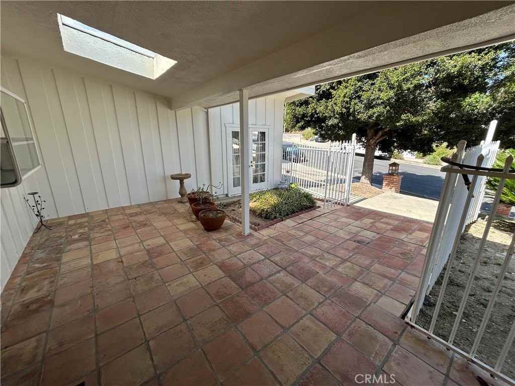 24010 Hatteras St - Photo 3 of 31